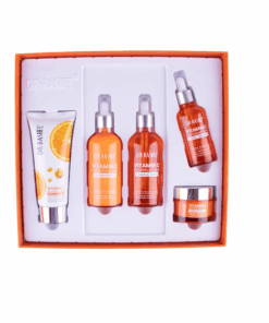 NIVEA Nourishing Day Cream SPF15, Face Cream with Natural Almond Oil, 50ml